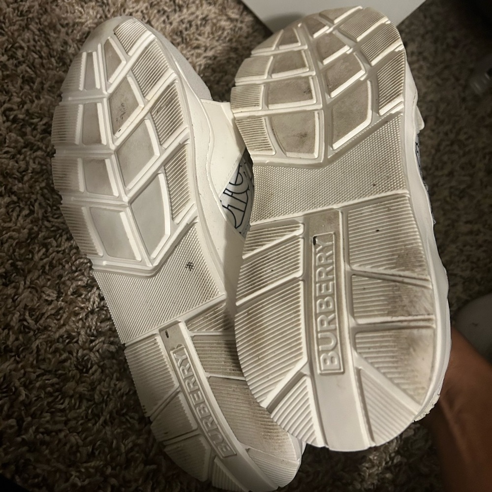 Burberry Ramsey Sneakers - Picture 3 of 6